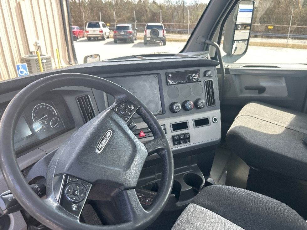 Day Cab Tractor-Heavy Duty Tractors-Freightliner-2020-T12664ST-Anderson-SC-453,064\n\t\tmiles-$ 47,500 - Image 10