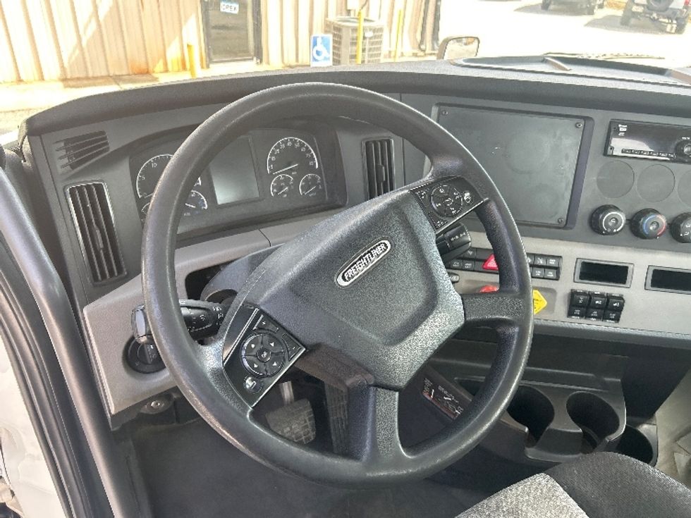 Day Cab Tractor-Heavy Duty Tractors-Freightliner-2020-T12664ST-Anderson-SC-453,064\n\t\tmiles-$ 47,500 - Image 11