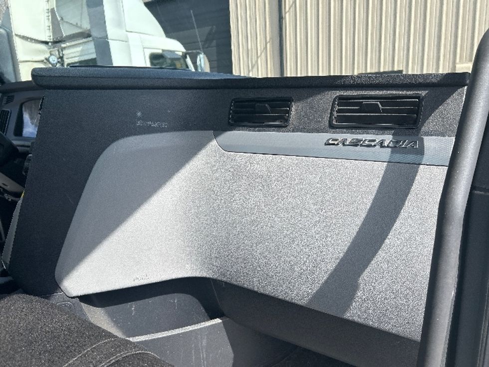 Day Cab Tractor-Heavy Duty Tractors-Freightliner-2020-T12664ST-Anderson-SC-453,064\n\t\tmiles-$ 47,500 - Image 13