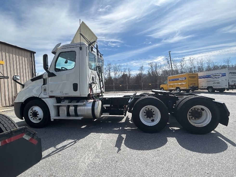 Day Cab Tractor-Heavy Duty Tractors-Freightliner-2020-T12664ST-Anderson-SC-453,064\n\t\tmiles-$ 47,500 - Image 4