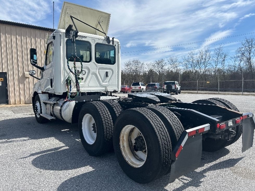 Day Cab Tractor-Heavy Duty Tractors-Freightliner-2020-T12664ST-Anderson-SC-453,064\n\t\tmiles-$ 47,500 - Image 5