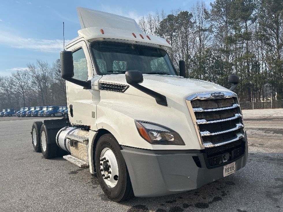 Day Cab Tractor-Heavy Duty Tractors-Freightliner-2020-T12664ST-Anderson-SC-542,416\n\t\tmiles-$ 39,750 - Image 1