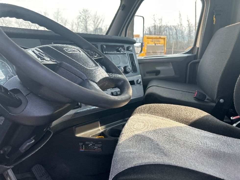 Day Cab Tractor-Heavy Duty Tractors-Freightliner-2020-T12664ST-Anderson-SC-542,416\n\t\tmiles-$ 39,750 - Image 10