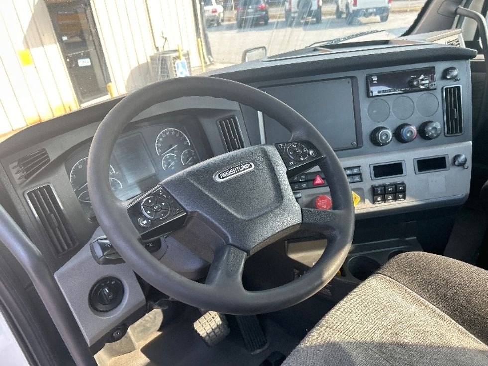 Day Cab Tractor-Heavy Duty Tractors-Freightliner-2020-T12664ST-Anderson-SC-542,416\n\t\tmiles-$ 39,750 - Image 11