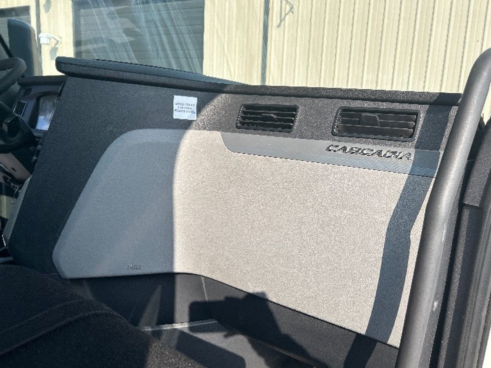 Day Cab Tractor-Heavy Duty Tractors-Freightliner-2020-T12664ST-Anderson-SC-542,416\n\t\tmiles-$ 39,750 - Image 13