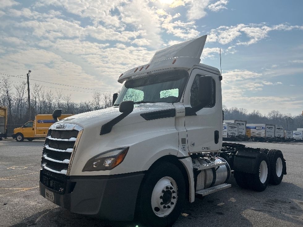 Day Cab Tractor-Heavy Duty Tractors-Freightliner-2020-T12664ST-Anderson-SC-542,416\n\t\tmiles-$ 39,750 - Image 3