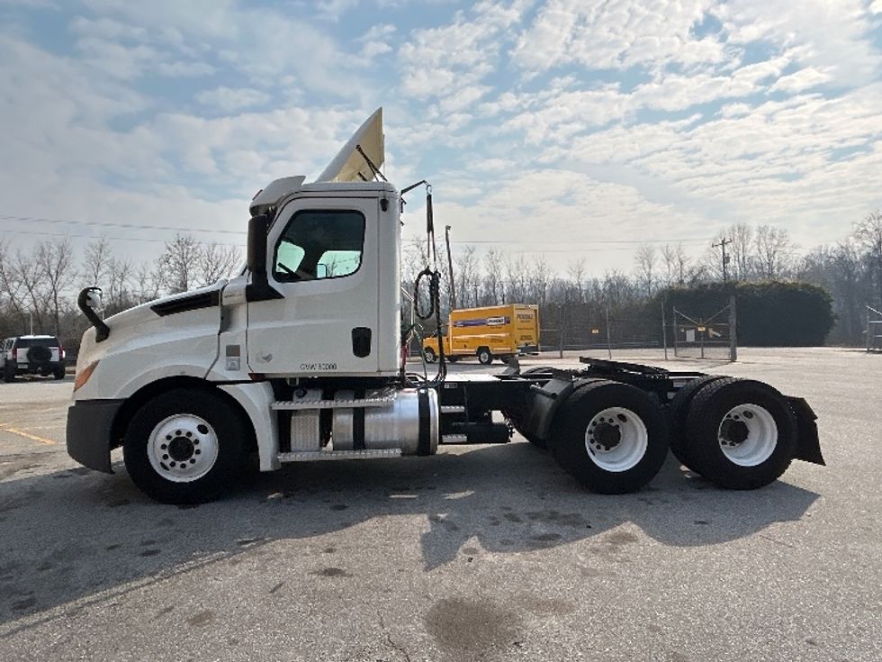 Day Cab Tractor-Heavy Duty Tractors-Freightliner-2020-T12664ST-Anderson-SC-542,416\n\t\tmiles-$ 39,750 - Image 4