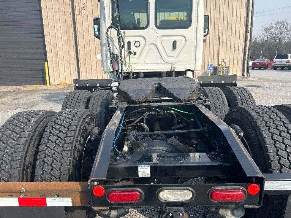 Day Cab Tractor-Heavy Duty Tractors-Freightliner-2020-T12664ST-Anderson-SC-542,416\n\t\tmiles-$ 39,750 - Image 6