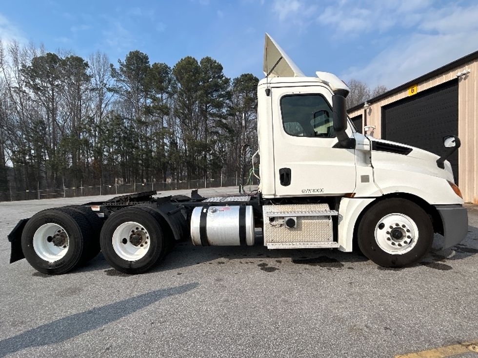 Day Cab Tractor-Heavy Duty Tractors-Freightliner-2020-T12664ST-Anderson-SC-542,416\n\t\tmiles-$ 39,750 - Image 8