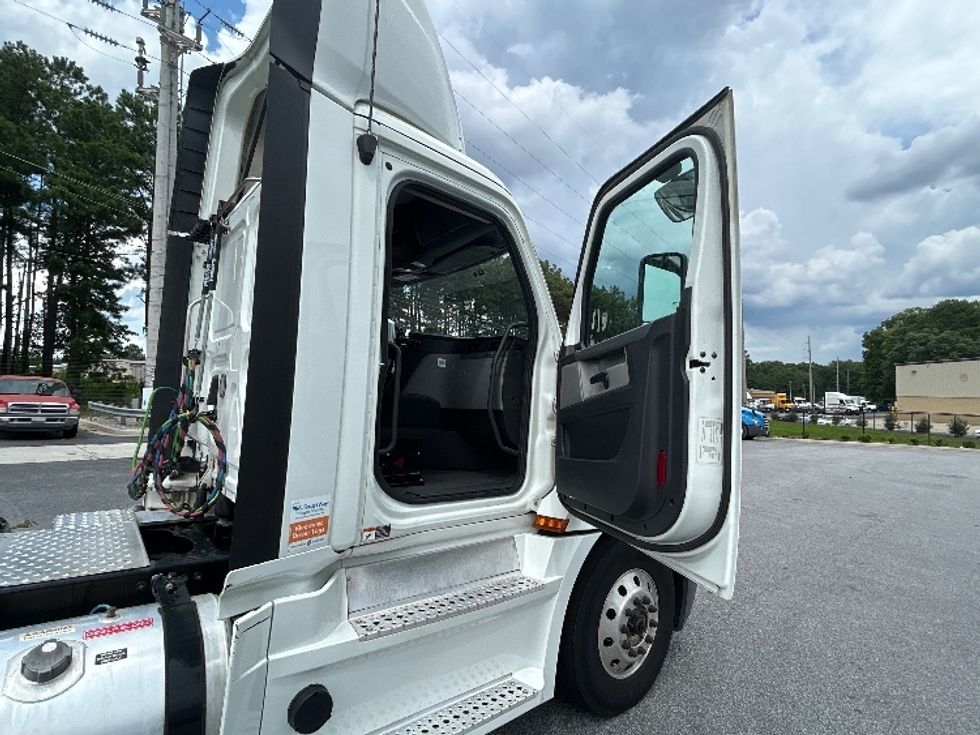 Day Cab Tractor-Heavy Duty Tractors-Freightliner-2020-T12664ST-Atlanta (Forest Park)-GA-426,138\n\t\tmiles-$ 50,250 - Image 12
