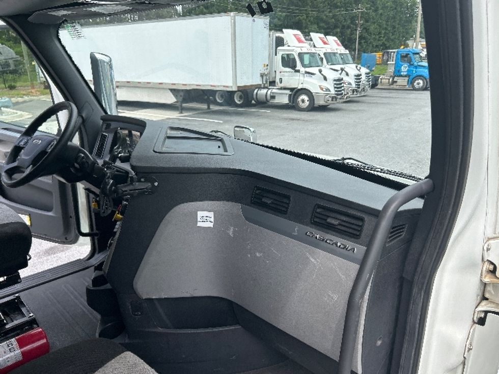 Day Cab Tractor-Heavy Duty Tractors-Freightliner-2020-T12664ST-Atlanta (Forest Park)-GA-426,138\n\t\tmiles-$ 50,250 - Image 13