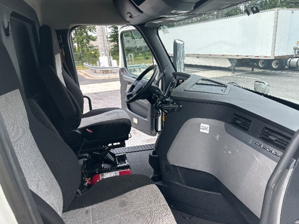 Day Cab Tractor-Heavy Duty Tractors-Freightliner-2020-T12664ST-Atlanta (Forest Park)-GA-426,138\n\t\tmiles-$ 50,250 - Image 14