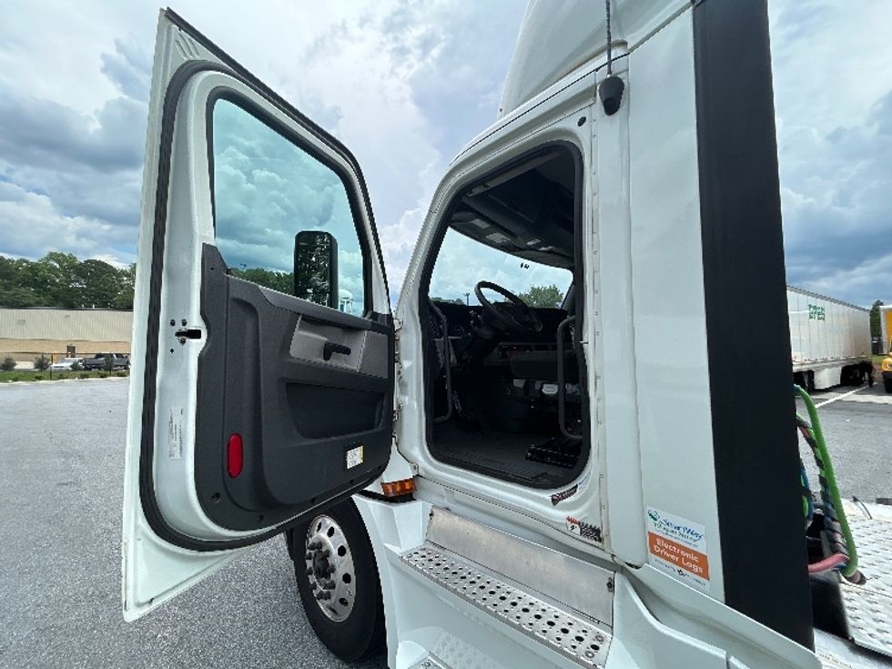 Day Cab Tractor-Heavy Duty Tractors-Freightliner-2020-T12664ST-Atlanta (Forest Park)-GA-426,138\n\t\tmiles-$ 50,250 - Image 9