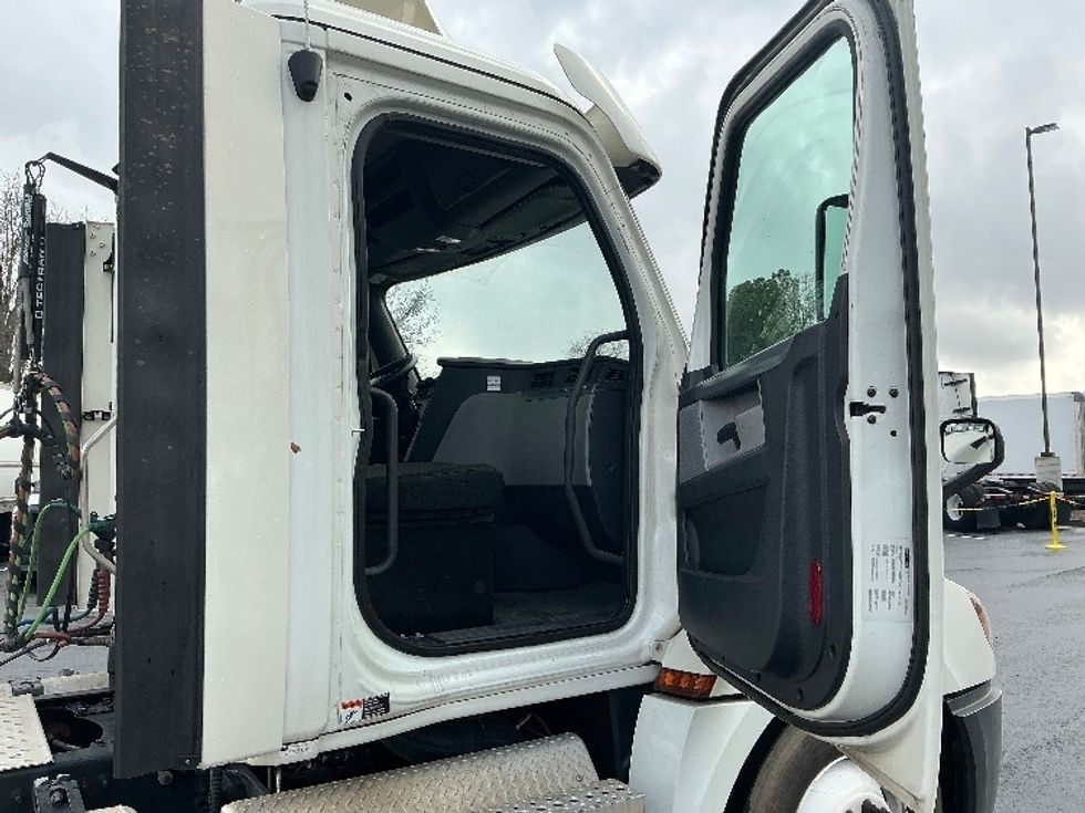 Day Cab Tractor-Heavy Duty Tractors-Freightliner-2020-T12664ST-Atlanta (Forest Park)-GA-442,848\n\t\tmiles-$ 47,500 - Image 12