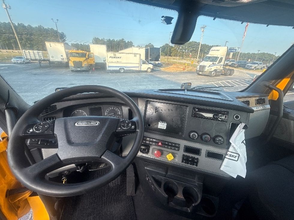 Day Cab Tractor-Heavy Duty Tractors-Freightliner-2020-T12664ST-Atlanta (Forest Park)-GA-479,728\n\t\tmiles-$ 44,000 - Image 11