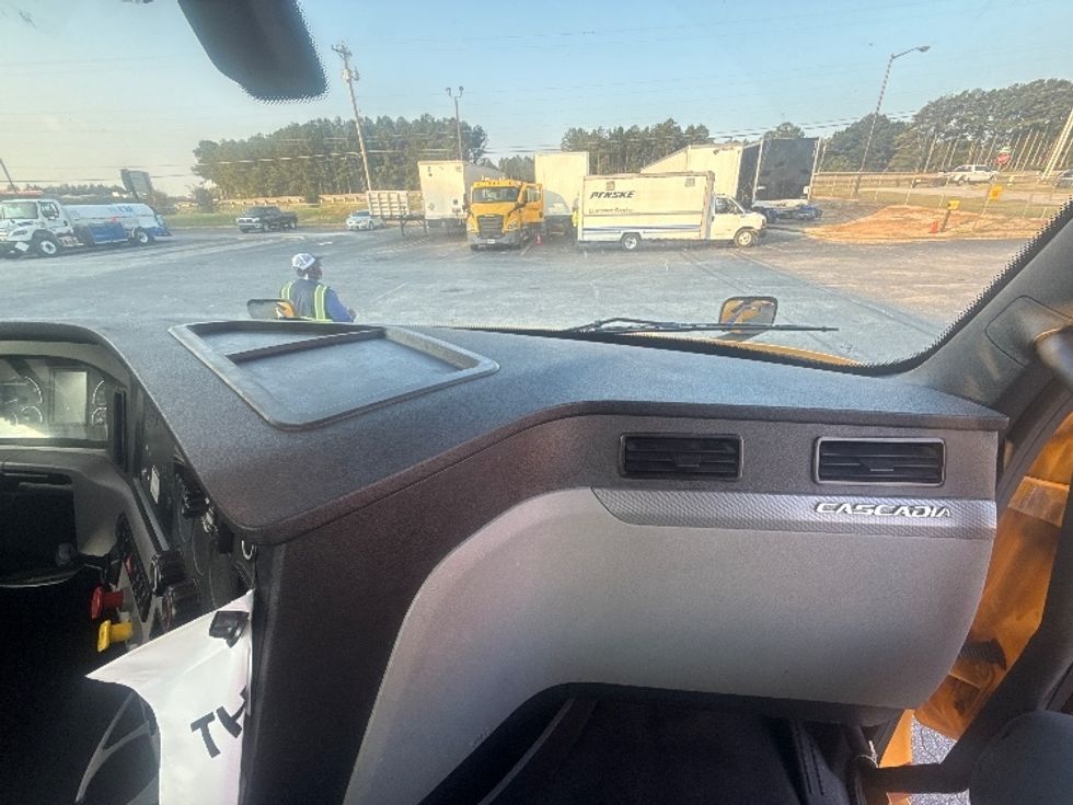 Day Cab Tractor-Heavy Duty Tractors-Freightliner-2020-T12664ST-Atlanta (Forest Park)-GA-479,728\n\t\tmiles-$ 44,000 - Image 13