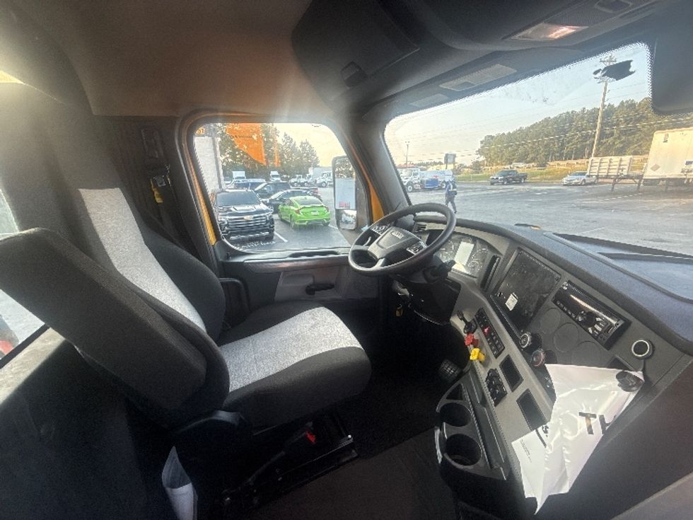 Day Cab Tractor-Heavy Duty Tractors-Freightliner-2020-T12664ST-Atlanta (Forest Park)-GA-479,728\n\t\tmiles-$ 44,000 - Image 14