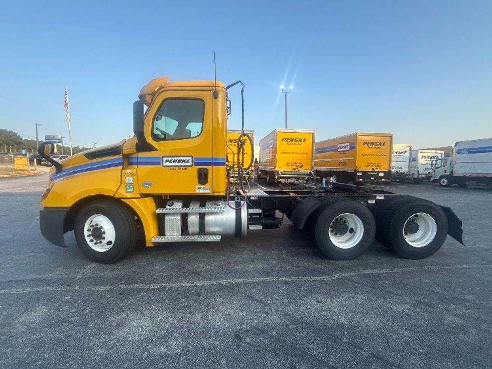 Day Cab Tractor-Heavy Duty Tractors-Freightliner-2020-T12664ST-Atlanta (Forest Park)-GA-479,728\n\t\tmiles-$ 44,000 - Image 4