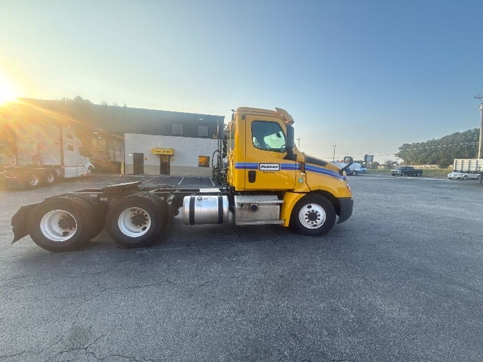 Day Cab Tractor-Heavy Duty Tractors-Freightliner-2020-T12664ST-Atlanta (Forest Park)-GA-479,728\n\t\tmiles-$ 44,000 - Image 8