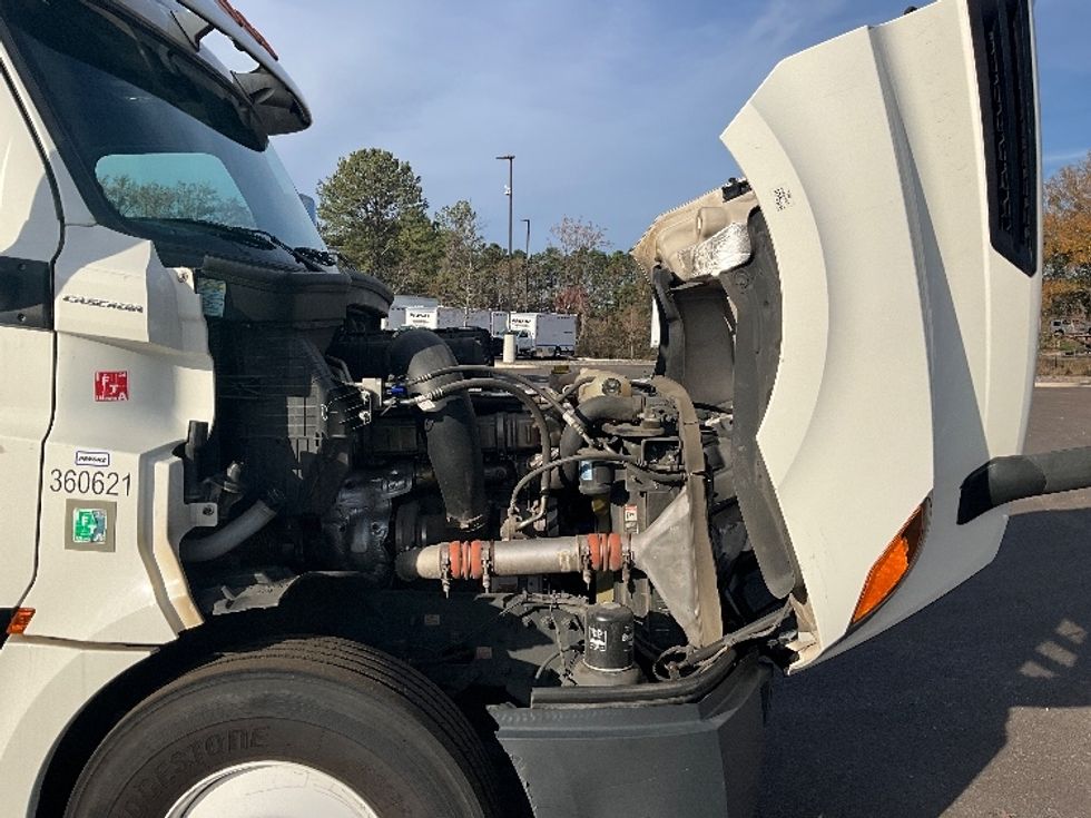 Day Cab Tractor-Heavy Duty Tractors-Freightliner-2020-T12664ST-Atlanta (Forest Park)-GA-576,393\n\t\tmiles-$ 40,500 - Image 15
