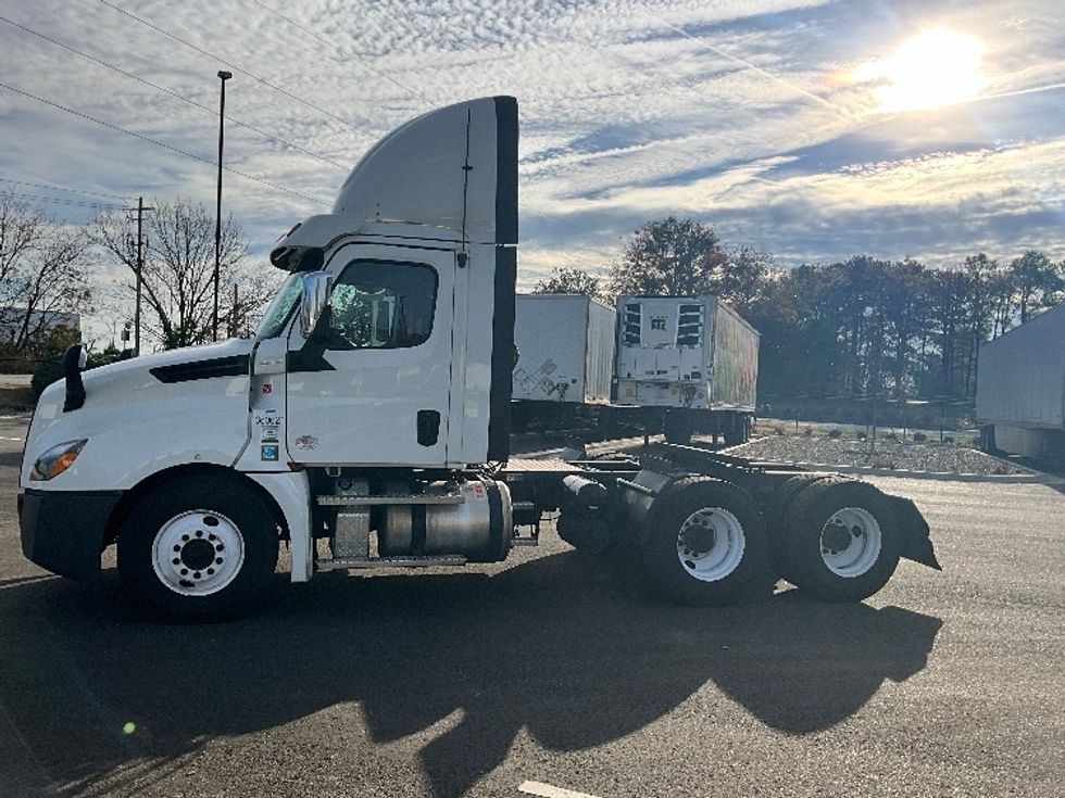 Day Cab Tractor-Heavy Duty Tractors-Freightliner-2020-T12664ST-Atlanta (Forest Park)-GA-576,393\n\t\tmiles-$ 40,500 - Image 4