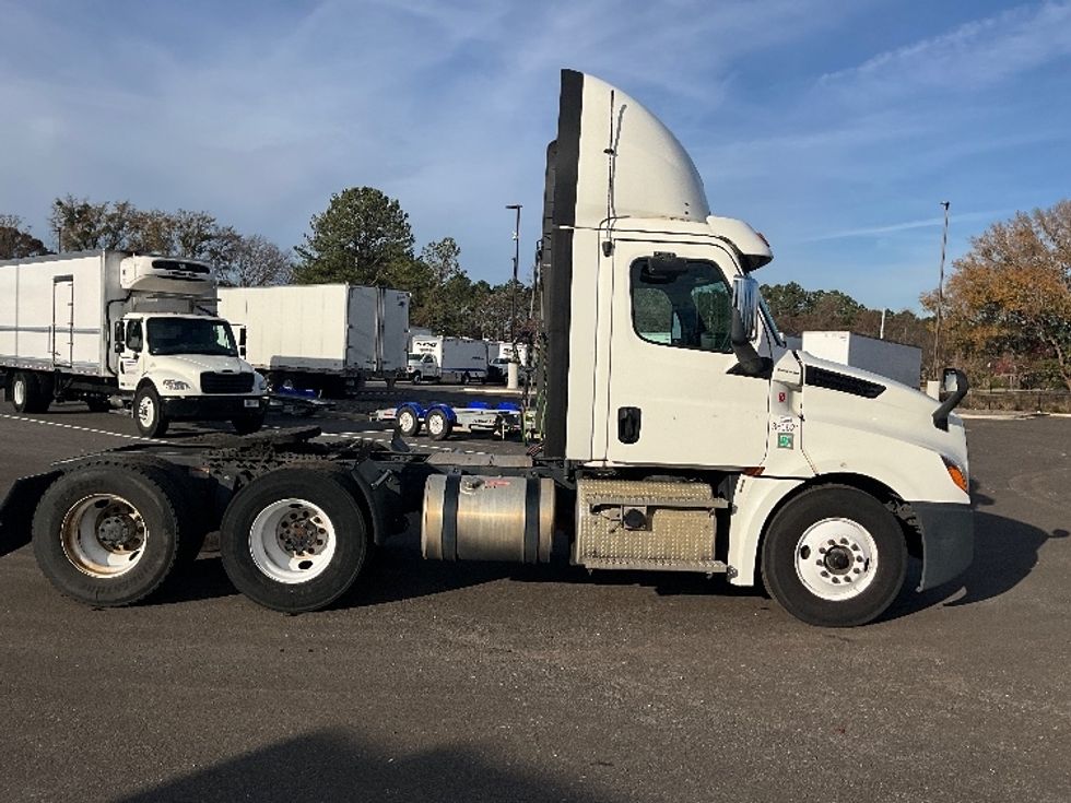 Day Cab Tractor-Heavy Duty Tractors-Freightliner-2020-T12664ST-Atlanta (Forest Park)-GA-576,393\n\t\tmiles-$ 40,500 - Image 8