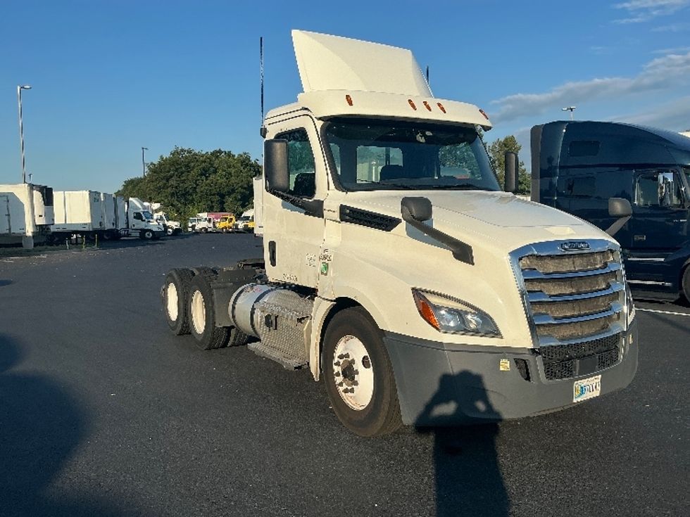 Day Cab Tractor-Heavy Duty Tractors-Freightliner-2020-T12664ST-Atlanta (Forest Park)-GA-576,807\n\t\tmiles-$ 38,000 - Image 1