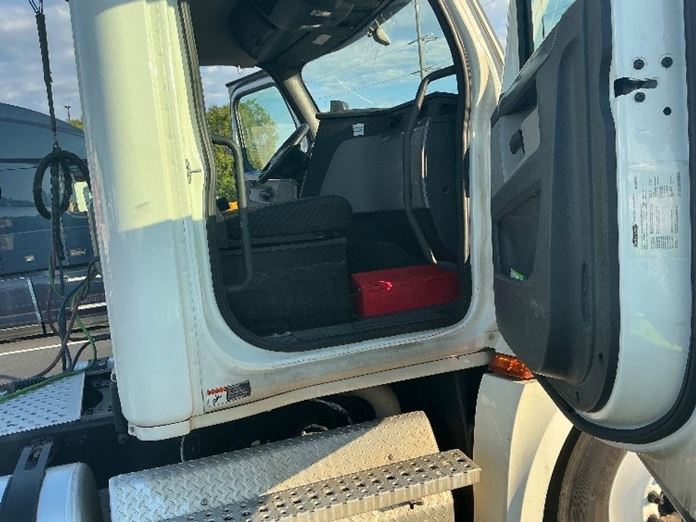 Day Cab Tractor-Heavy Duty Tractors-Freightliner-2020-T12664ST-Atlanta (Forest Park)-GA-576,807\n\t\tmiles-$ 38,000 - Image 12