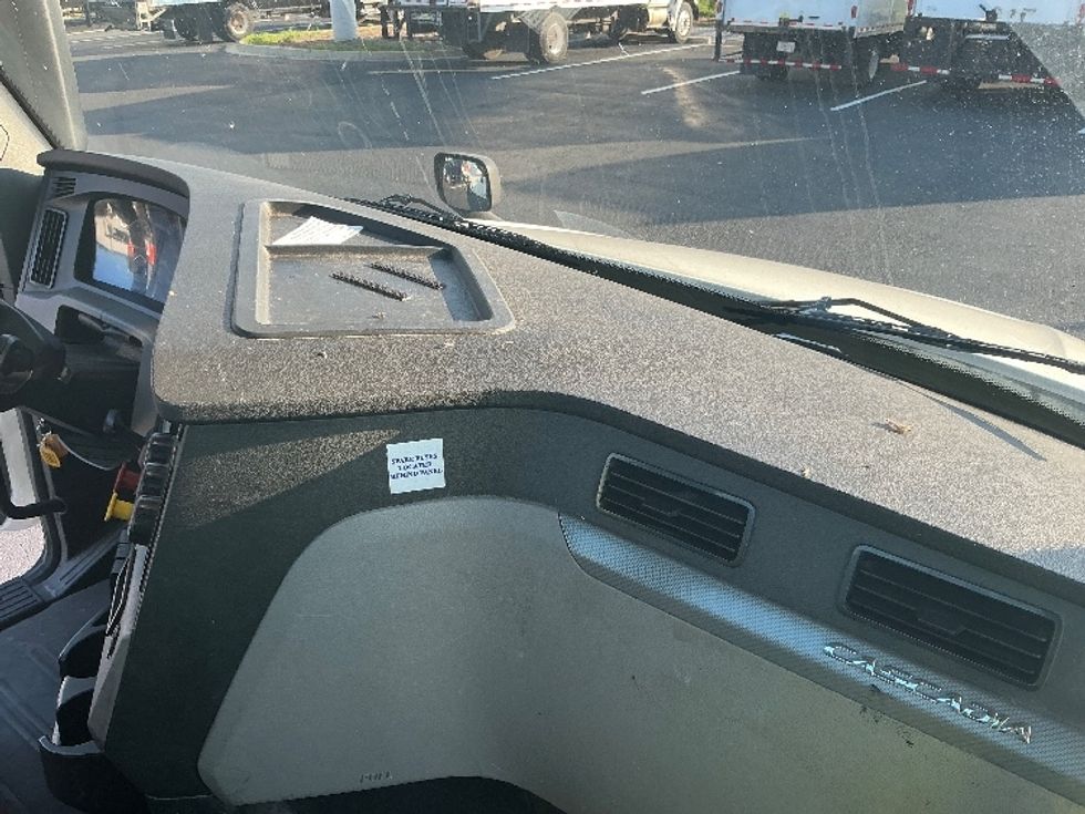 Day Cab Tractor-Heavy Duty Tractors-Freightliner-2020-T12664ST-Atlanta (Forest Park)-GA-576,807\n\t\tmiles-$ 38,000 - Image 13