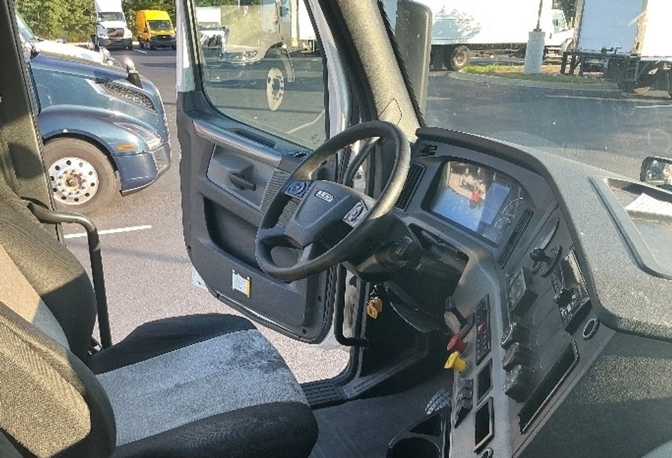 Day Cab Tractor-Heavy Duty Tractors-Freightliner-2020-T12664ST-Atlanta (Forest Park)-GA-576,807\n\t\tmiles-$ 38,000 - Image 14