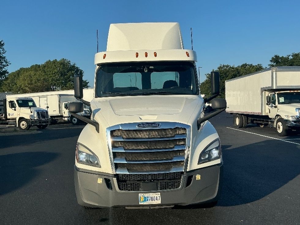 Day Cab Tractor-Heavy Duty Tractors-Freightliner-2020-T12664ST-Atlanta (Forest Park)-GA-576,807\n\t\tmiles-$ 38,000 - Image 2