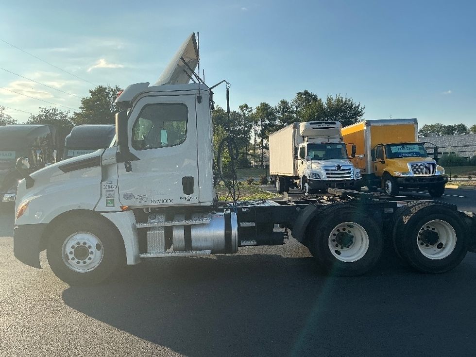 Day Cab Tractor-Heavy Duty Tractors-Freightliner-2020-T12664ST-Atlanta (Forest Park)-GA-576,807\n\t\tmiles-$ 38,000 - Image 4