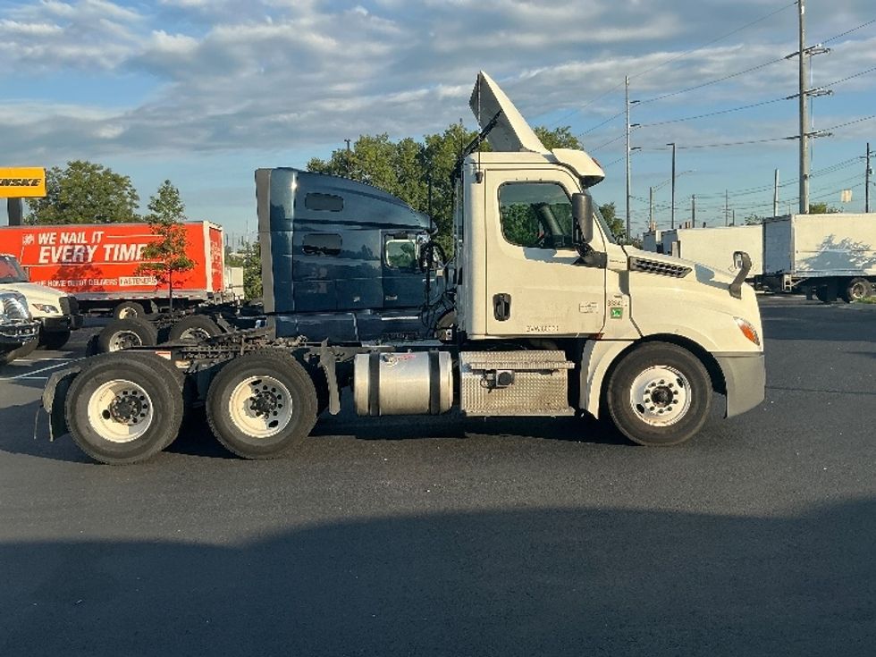 Day Cab Tractor-Heavy Duty Tractors-Freightliner-2020-T12664ST-Atlanta (Forest Park)-GA-576,807\n\t\tmiles-$ 38,000 - Image 8