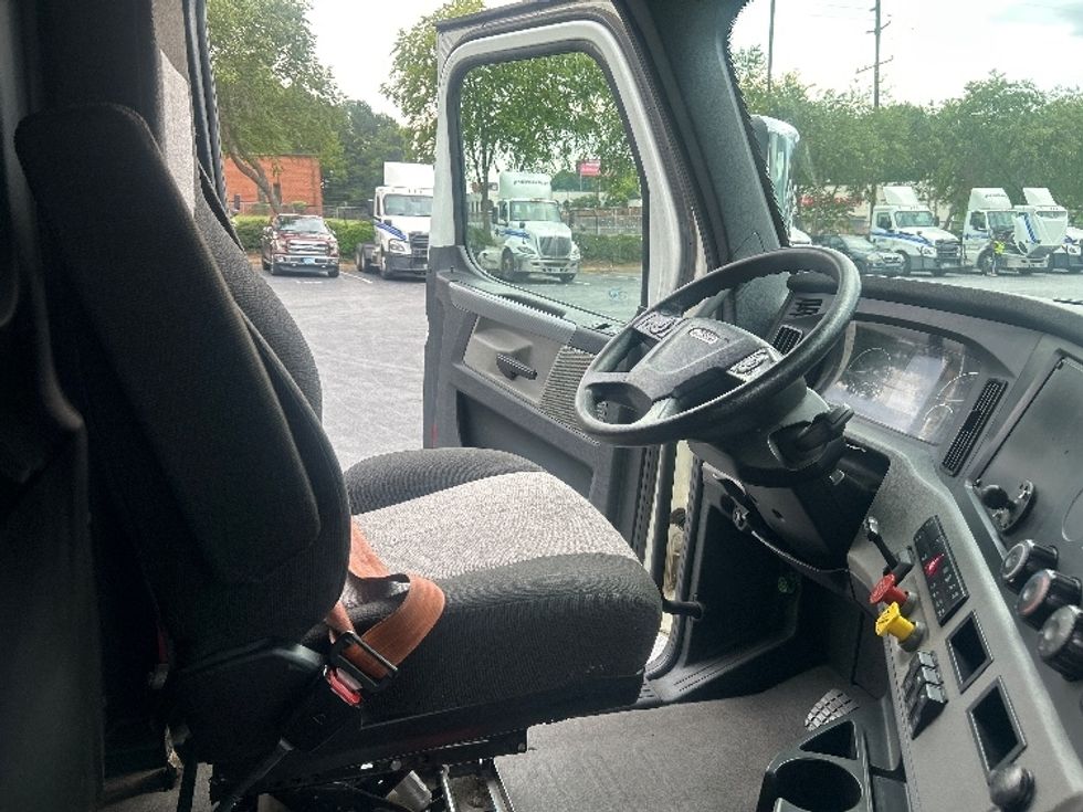 Day Cab Tractor-Heavy Duty Tractors-Freightliner-2020-T12664ST-Atlanta-GA-199,785\n\t\tmiles-$ 59,250 - Image 14