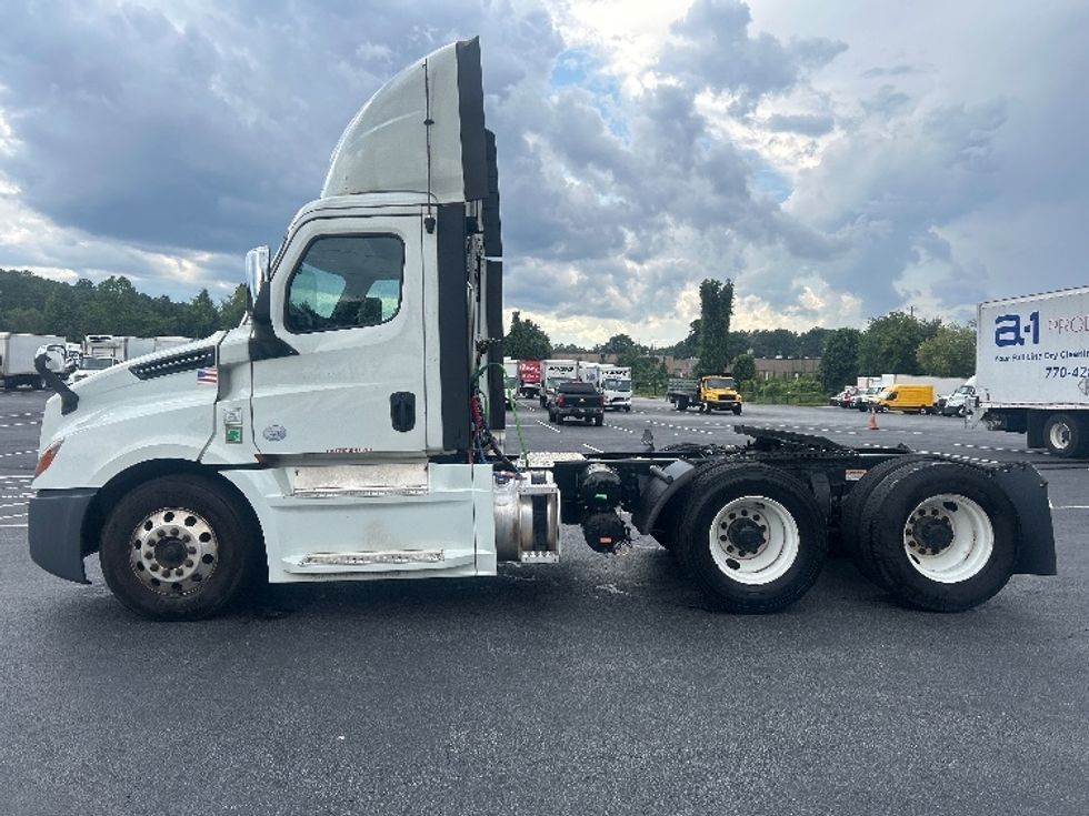 Day Cab Tractor-Heavy Duty Tractors-Freightliner-2020-T12664ST-Atlanta-GA-199,785\n\t\tmiles-$ 59,250 - Image 4