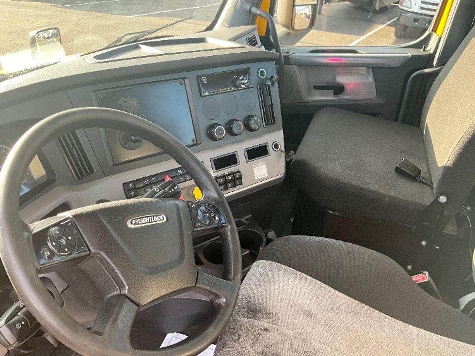 Day Cab Tractor-Heavy Duty Tractors-Freightliner-2020-T12664ST-Atlanta-GA-257,016\n\t\tmiles-$ 70,000 - Image 10