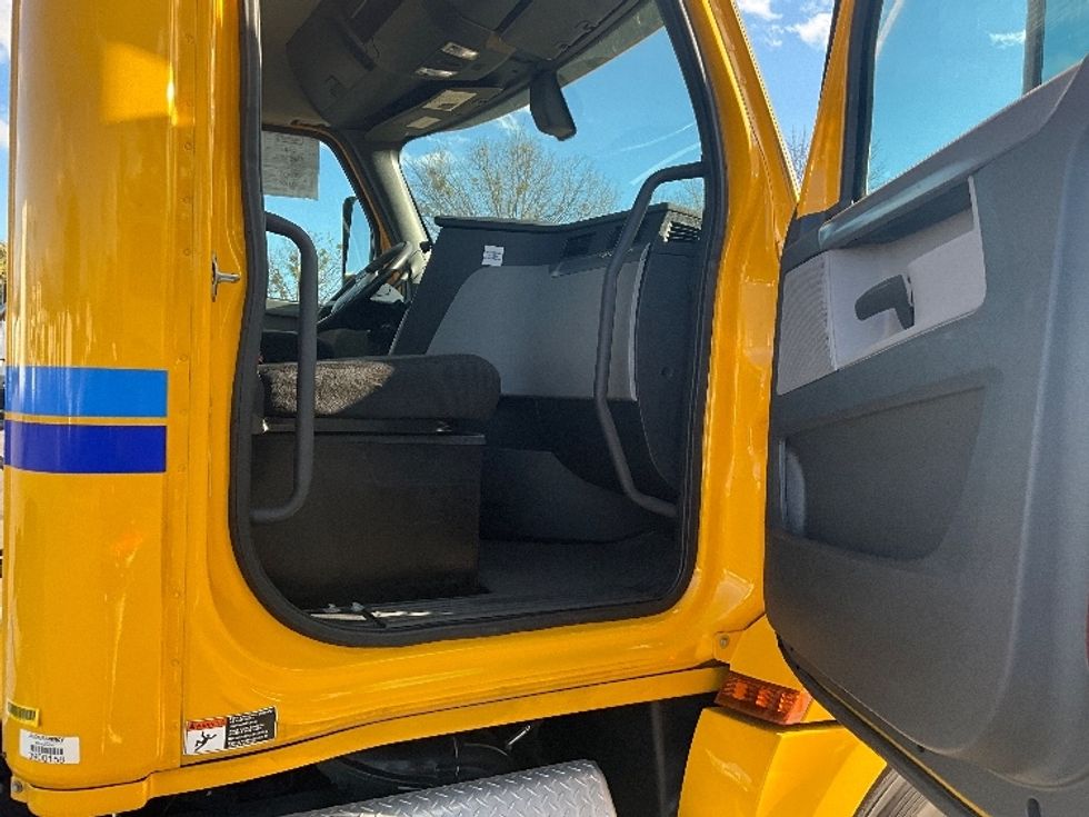 Day Cab Tractor-Heavy Duty Tractors-Freightliner-2020-T12664ST-Atlanta-GA-257,016\n\t\tmiles-$ 70,000 - Image 12