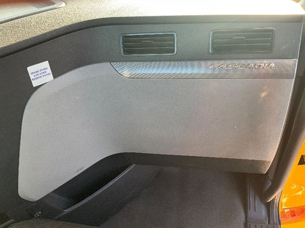 Day Cab Tractor-Heavy Duty Tractors-Freightliner-2020-T12664ST-Atlanta-GA-257,016\n\t\tmiles-$ 70,000 - Image 13