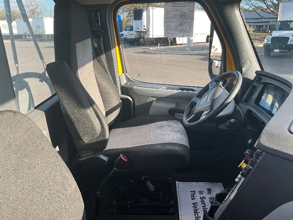 Day Cab Tractor-Heavy Duty Tractors-Freightliner-2020-T12664ST-Atlanta-GA-257,016\n\t\tmiles-$ 70,000 - Image 14