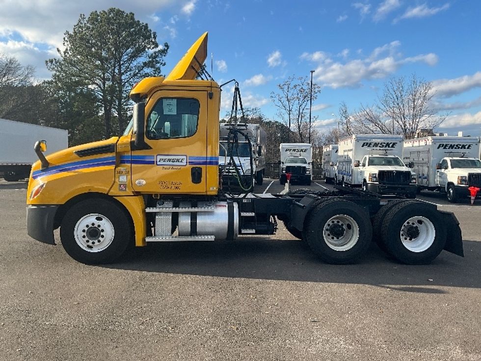 Day Cab Tractor-Heavy Duty Tractors-Freightliner-2020-T12664ST-Atlanta-GA-257,016\n\t\tmiles-$ 70,000 - Image 4