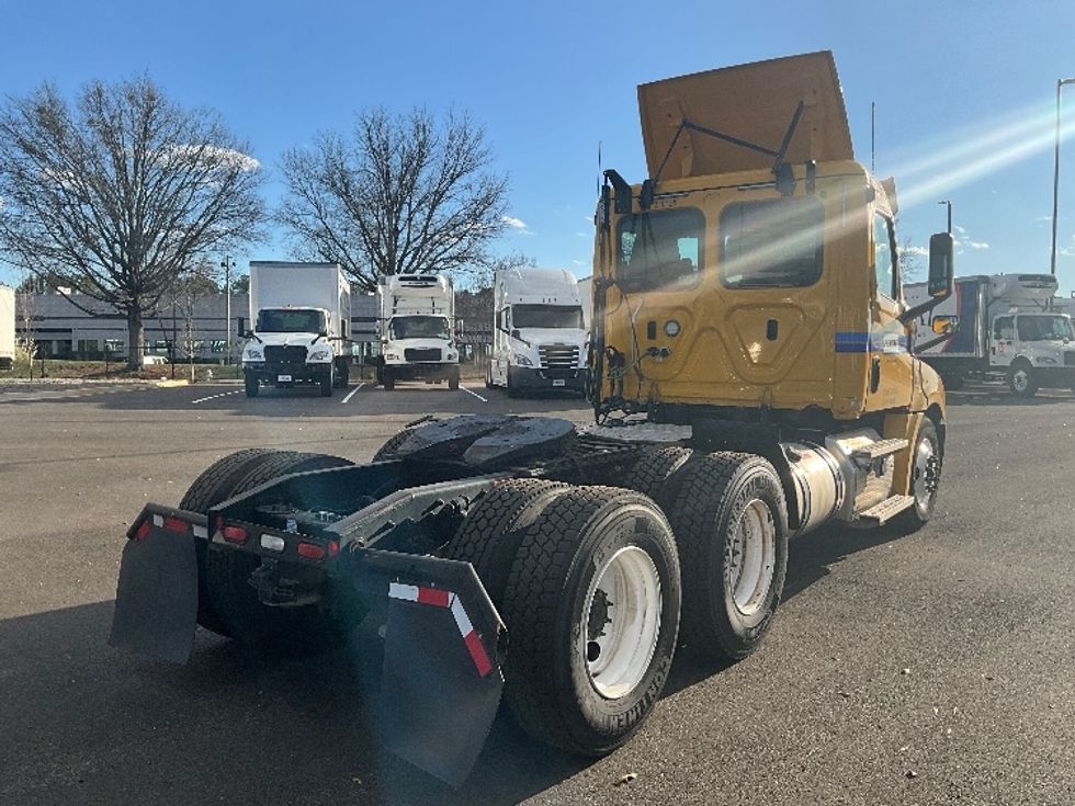 Day Cab Tractor-Heavy Duty Tractors-Freightliner-2020-T12664ST-Atlanta-GA-257,016\n\t\tmiles-$ 70,000 - Image 7