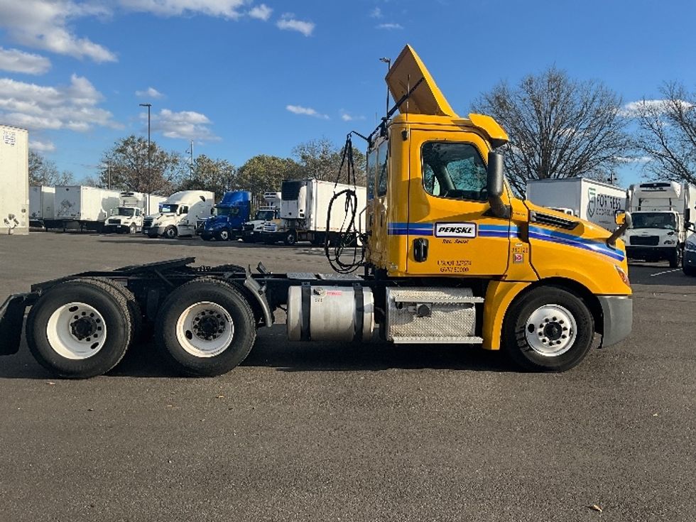Day Cab Tractor-Heavy Duty Tractors-Freightliner-2020-T12664ST-Atlanta-GA-257,016\n\t\tmiles-$ 70,000 - Image 8