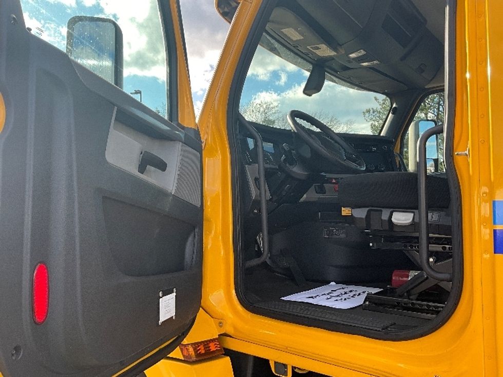 Day Cab Tractor-Heavy Duty Tractors-Freightliner-2020-T12664ST-Atlanta-GA-257,016\n\t\tmiles-$ 70,000 - Image 9