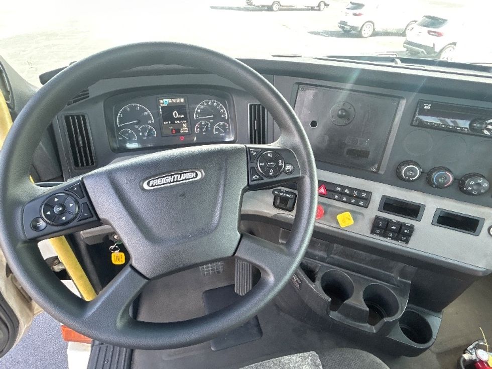 Day Cab Tractor-Heavy Duty Tractors-Freightliner-2020-T12664ST-Atlanta-GA-536,864\n\t\tmiles-$ 43,000 - Image 11
