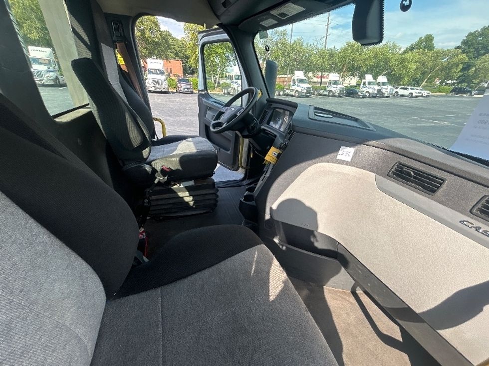 Day Cab Tractor-Heavy Duty Tractors-Freightliner-2020-T12664ST-Atlanta-GA-536,864\n\t\tmiles-$ 43,000 - Image 14