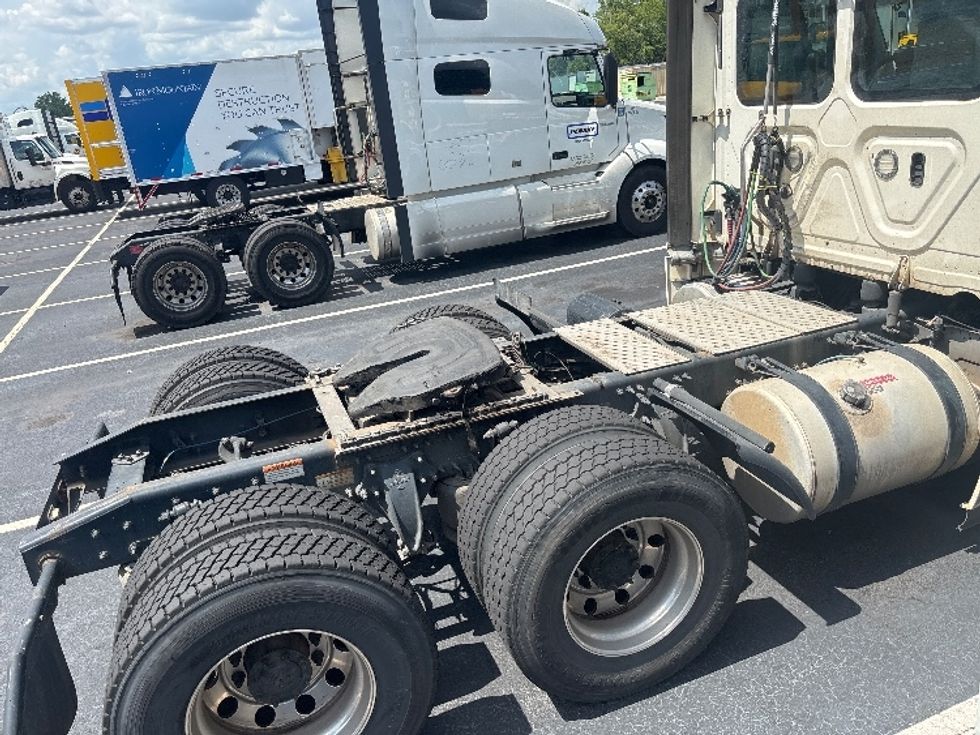 Day Cab Tractor-Heavy Duty Tractors-Freightliner-2020-T12664ST-Atlanta-GA-536,864\n\t\tmiles-$ 43,000 - Image 17