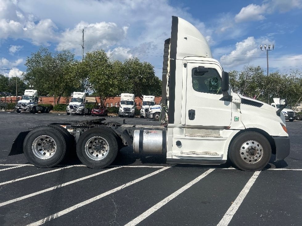 Day Cab Tractor-Heavy Duty Tractors-Freightliner-2020-T12664ST-Atlanta-GA-536,864\n\t\tmiles-$ 43,000 - Image 8