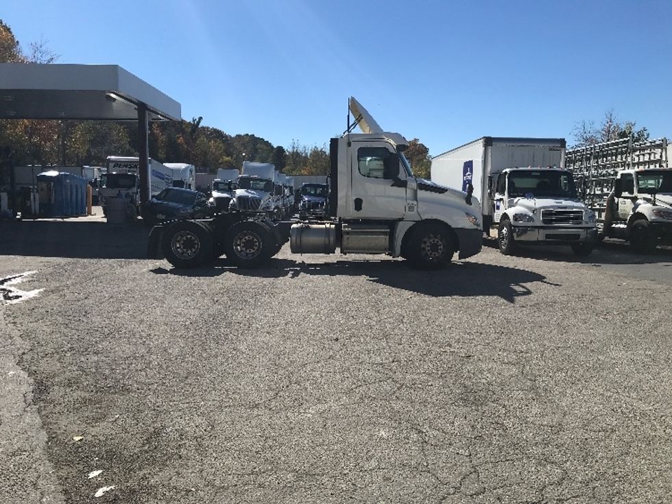 Day Cab Tractor-Heavy Duty Tractors-Freightliner-2020-T12664ST-Auburn-MA-158,051\n\t\tmiles-$ 53,750 - Image 8