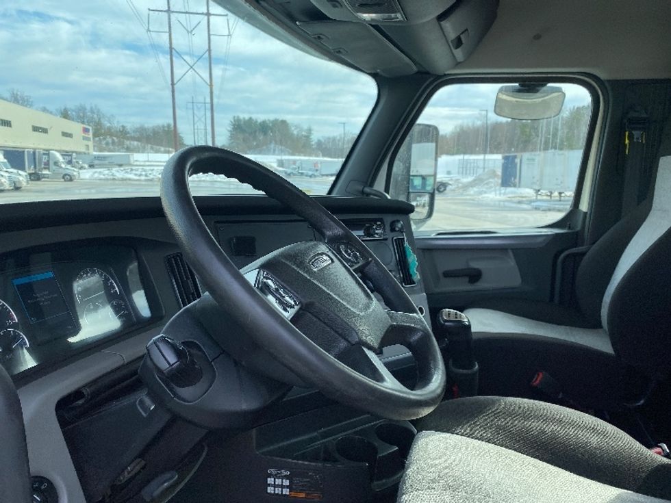 Day Cab Tractor-Heavy Duty Tractors-Freightliner-2020-T12664ST-Auburn-MA-265,075\n\t\tmiles-$ 53,500 - Image 10