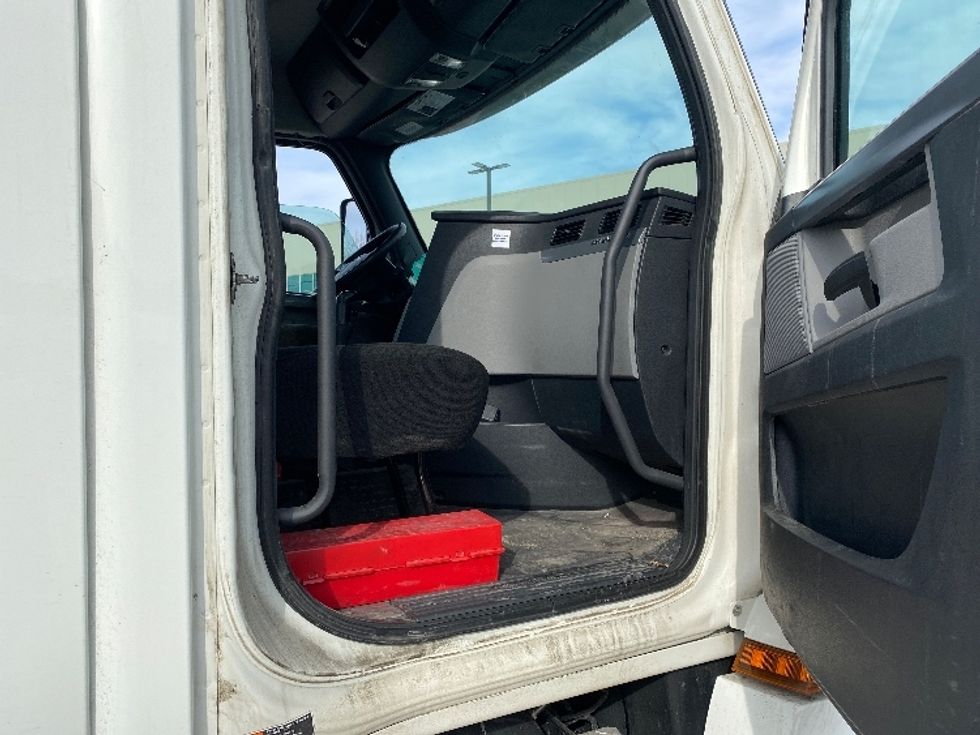 Day Cab Tractor-Heavy Duty Tractors-Freightliner-2020-T12664ST-Auburn-MA-265,075\n\t\tmiles-$ 53,500 - Image 12